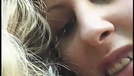 sarışınlar üzerinde the zemin fisting ve yeme KEDİ