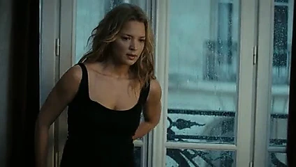 virginie efira - o çocuk 2013 (genç çocuk olgun kadın)