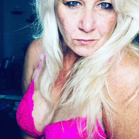 Kendimi sikiyorum, seni düşünüyorum ve beni fışkırtıyor