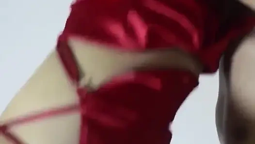 Genç üvey kız kardeş Isis Sun'un şakası en iyi arkadaşıyla sert seksle bitiyor