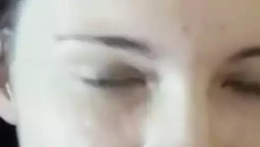 Kız gerçekten bir yüz seviyor