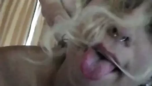 Selfie - genç kız arkadan sikiliyor