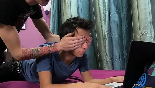 Emo Chris'ten sert sikiş