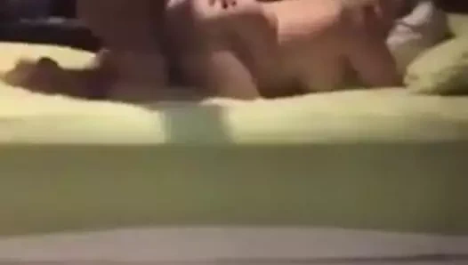 Olgun fahişe köpek stili alır