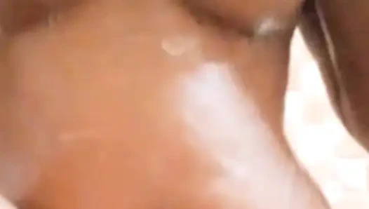 Hintli kız banyoda banyo yapıyor - ateşli asmr videosu