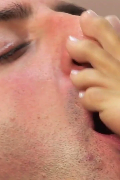 Brandon Jes: ofiste ayakla sikiş