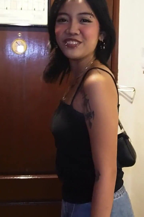 Pinay 20 Yaşında, Büyük Horoz Turist Tarafından Yıkıldı Ve Creampie Edildi