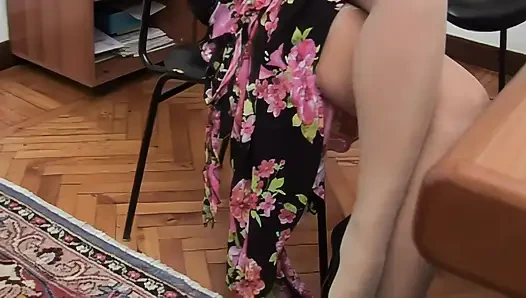 Güzel, Göğüslü MILF Oyuncu Seçiminde Mastürbasyon Yapıyor