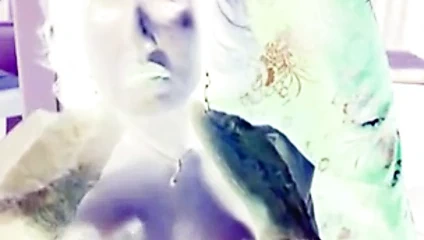 Alex'in güzel göğüsleri