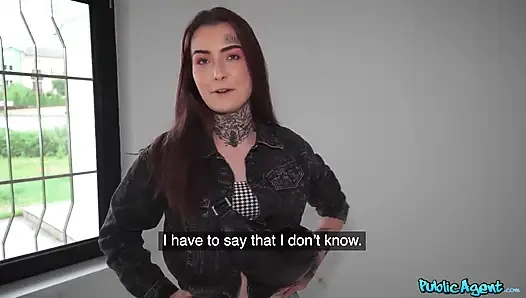 Kamu görevlisi - ateşli temizlikçi Tabitha Poison zengin patronunu zam için sikiyor