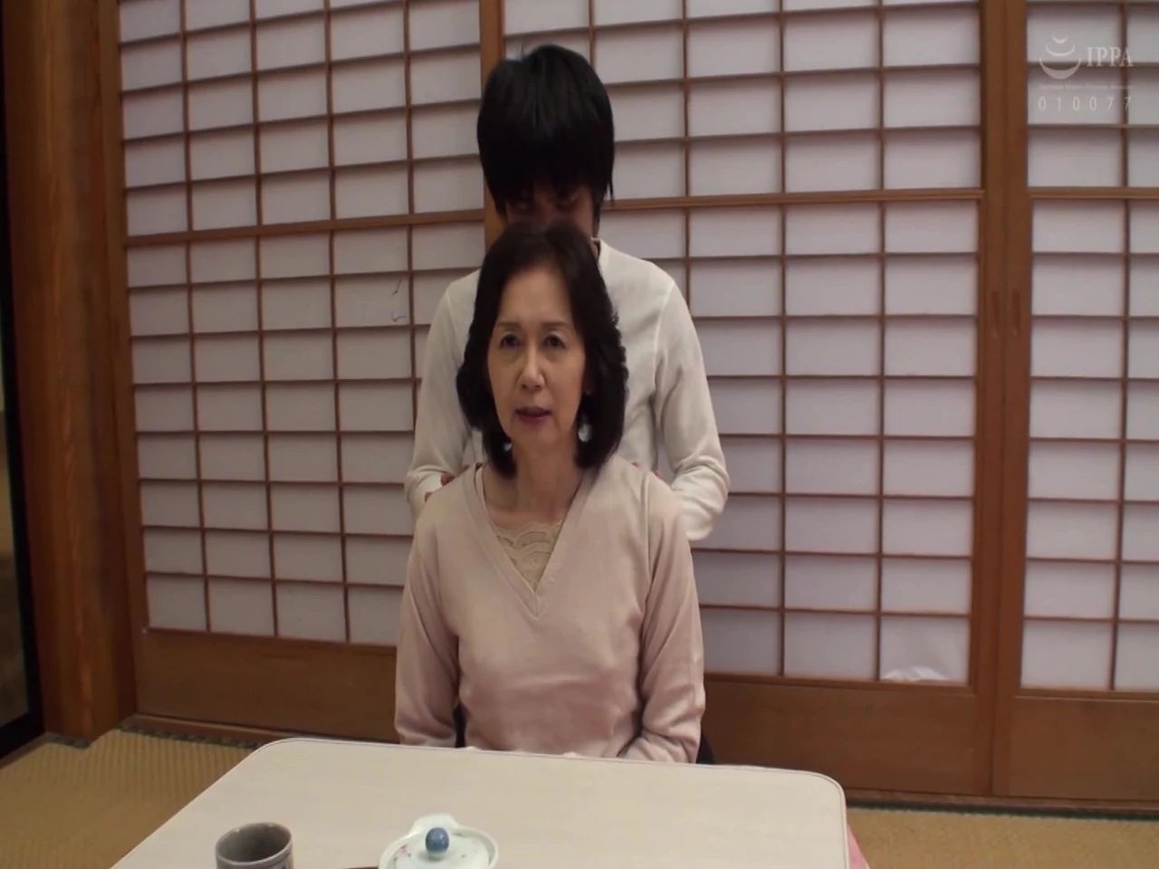 M915G02 ग्रामीण इलाकों में अपने 60 के दशक में एक आंटी परिपक्व महिला एवी में दिखाई देगी!