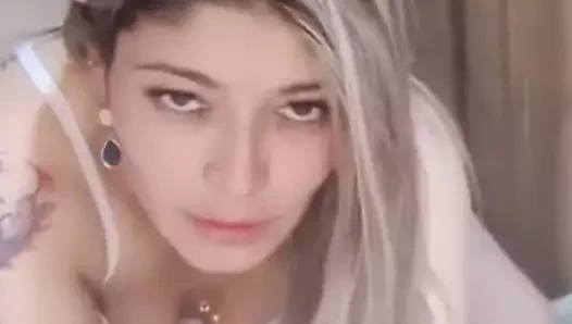 Kıçının içindeyken orospu suratı yapıyor