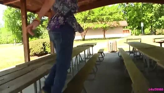 Jessi çizmeler, sperrys, bale ayakkabıları içinde dans ediyor