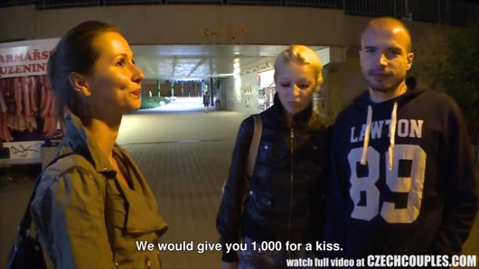 Güzel Çek çifti gf değişimi için para alır