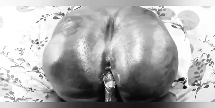 Zenci azgın evli kadın kocasını genç büyük şişman büyük zenci yarağıyla aldatıyor