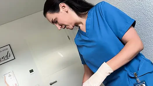 Hot Masseuse Puts On Latex Gloves For A Messy Happy Ending Cumshot