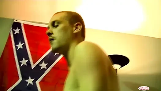 Büyük yaraklı göt sikiyor erkekler!