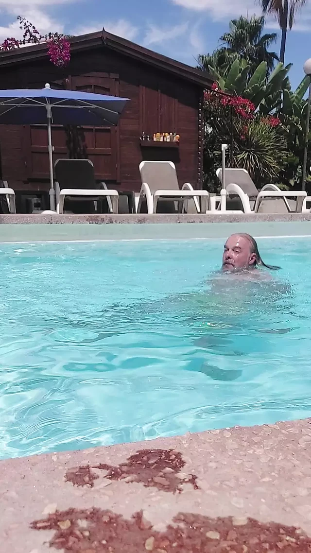 Присоединяйся ко мне в бассейне 1