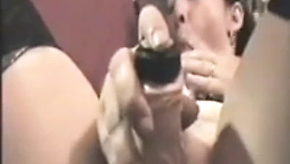 EMI CON LA VENTANA ABIERTA QUE ME VEAN SQUIRTING