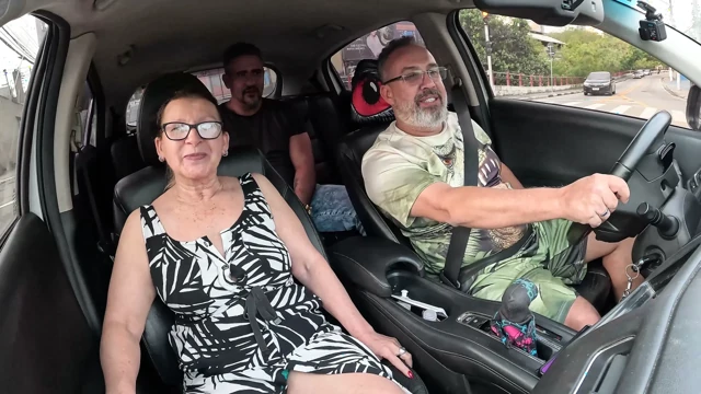 Alex Ferraz, kayınvalidesini gezdirip ikisinden alet alıyor ve sonunda DP - Mya MILF