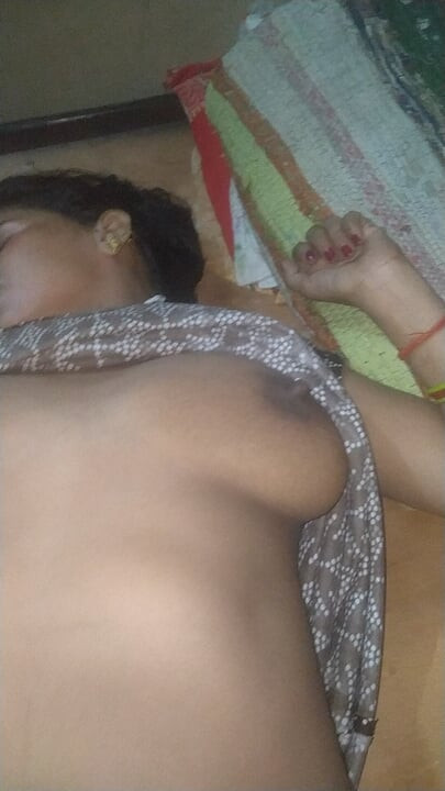 Gujarati bhabhi ko uski bed pe chod diya