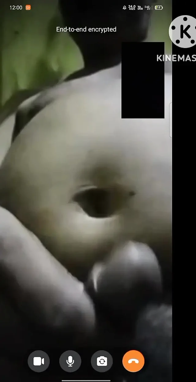 Yaşlı adam büyük yarakla ilgileniyor