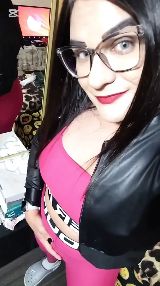 Femboy koca kıçlı orospu