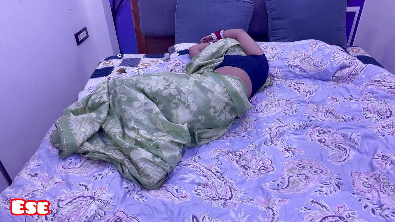 Chachi Ka Kaamsen Badan Dekh Kar Unko Piche Se Pakad Ke Chod Diya