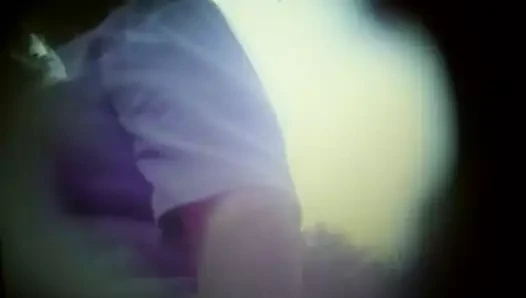 Büyük memeli büyükanne yanımda yürüyor