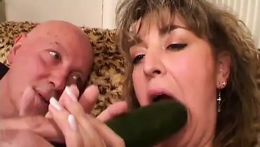 Zabou et papy Cochon en gang bang