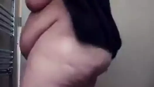 Seksi düzgün vücutlu iri güzel kadın