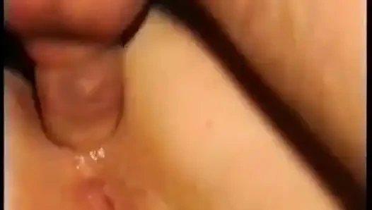 Dövmeli azgın bir esmerin oyuncu seçmeleri çifte sikiliyor