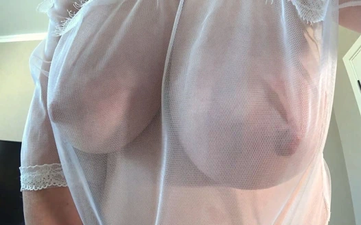 Büyük doğal göğüslerim seni tahrik edecek. Sarkık memeli ve büyük götlü tombul orta yaşlı seksi kadın.