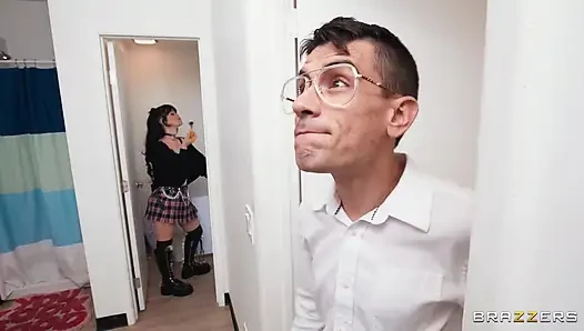 Brazzers - gotik üniversiteli kız yhivi ineği sikiyor