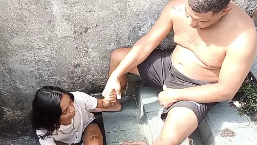 Merdivenlerde üvey kızımı sevişiyorum
