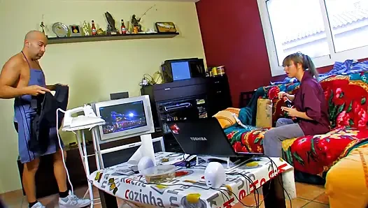 Eva sıkı amcığıyla harika sikişiyor