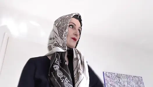 Saten başörtüsü defilesi ve kumaşa boşalma, JOI, Lady Victoria Valente