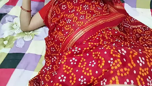 Üvey oğlu masaj yaparken üvey annesini sikiyor