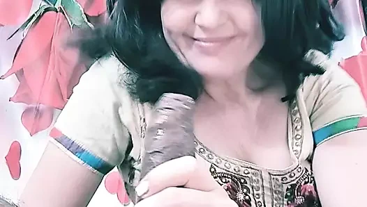 Romantik adam sakso çekiyor.