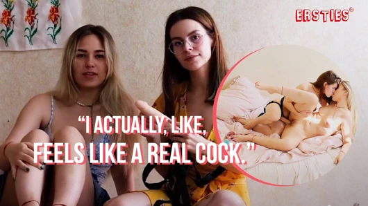 Ersties - seksi Selvaggia ve Daniela takma yarakla ateşli lezbiyen seks yapıyor