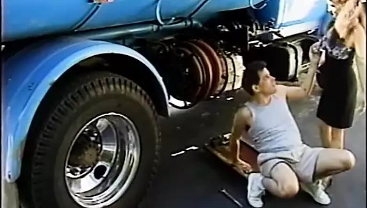 Tamirciyle harika bir sikişme! (unutulmaz porno duygular hd olarak yeniden düzenlendi)