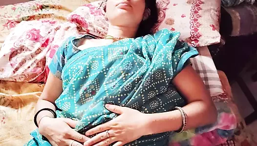 Sevimli ritu domaltmalı m üvey erkek kardeş süper seksi ateşli Hintli yenge quenches desi şişman yarakla rahatlamak için susuzluğunu gideriyor