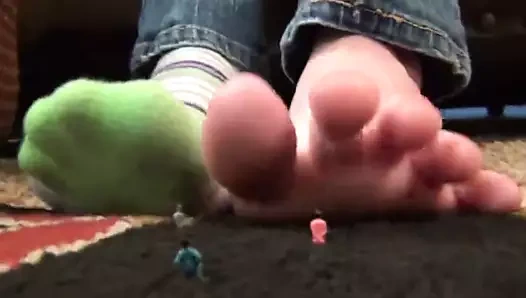 Durdurulamaz tanrıça devleri birleştirir