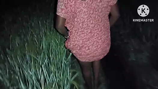 Meri pados ki bhabhi ko jungle mein bulakar chudai ki