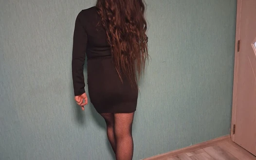 Orta yaşlı seksi kadın seksi üvey anne yavaş hareket ediyor