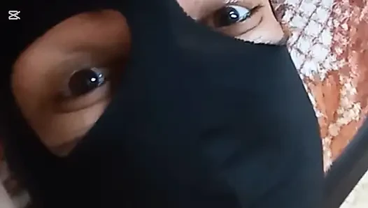 Maskeli gelin sperm içiyor ve emiyor