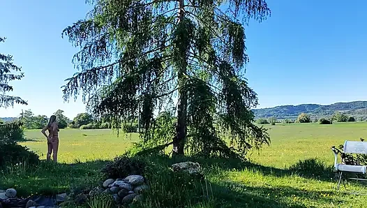 Büyükanne Yine Komşusunun Sikişmesini Bekliyor!