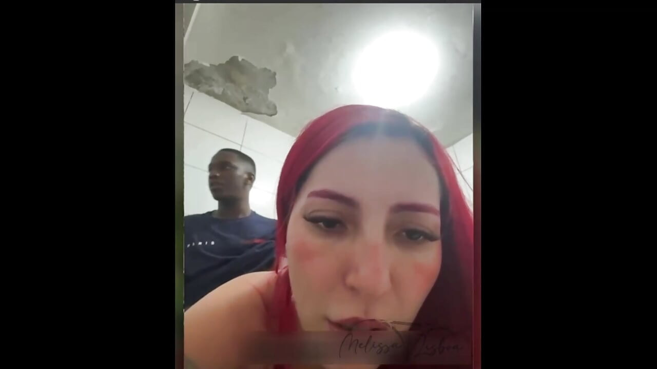 Mağazanın umumi tuvaletinde anal seks