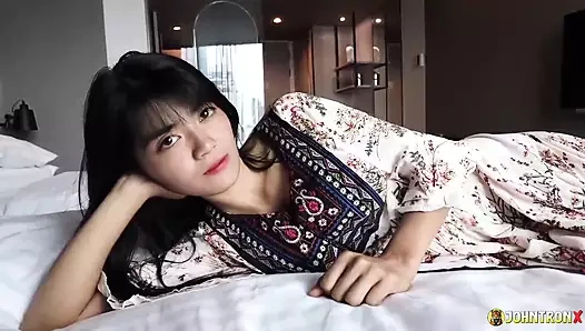 Johntronx - muhteşem utangaç kız bana kıllı amını gösteriyor ve bakış açısıyla sikimi emiyor