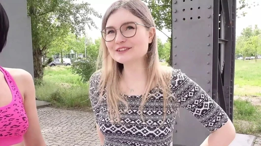 Alman izci - berlin'de iki sıska kız ilk kez iki kadın bir erkek üçlü grup seks